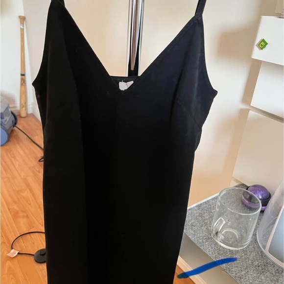 WILFRED Aritzia Elegant Black Slip Dress - Picture 7 of 9